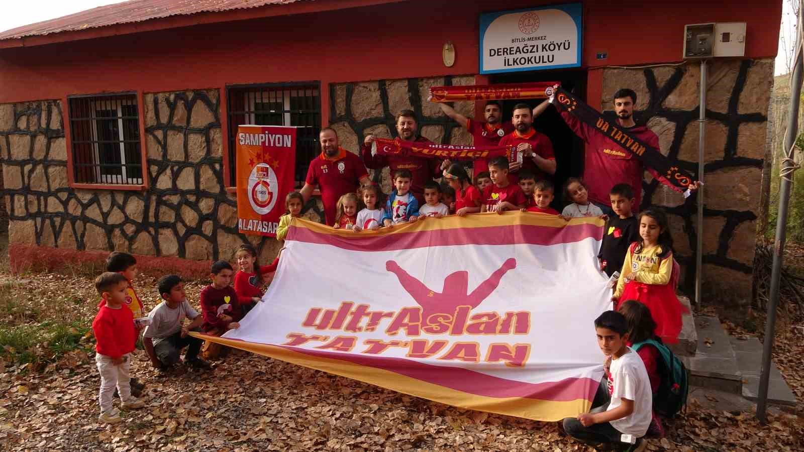G&ouml;n&uuml;ll&uuml; taraftarlardan dezavantajlı &ouml;ğrencilere k&uuml;t&uuml;phane
