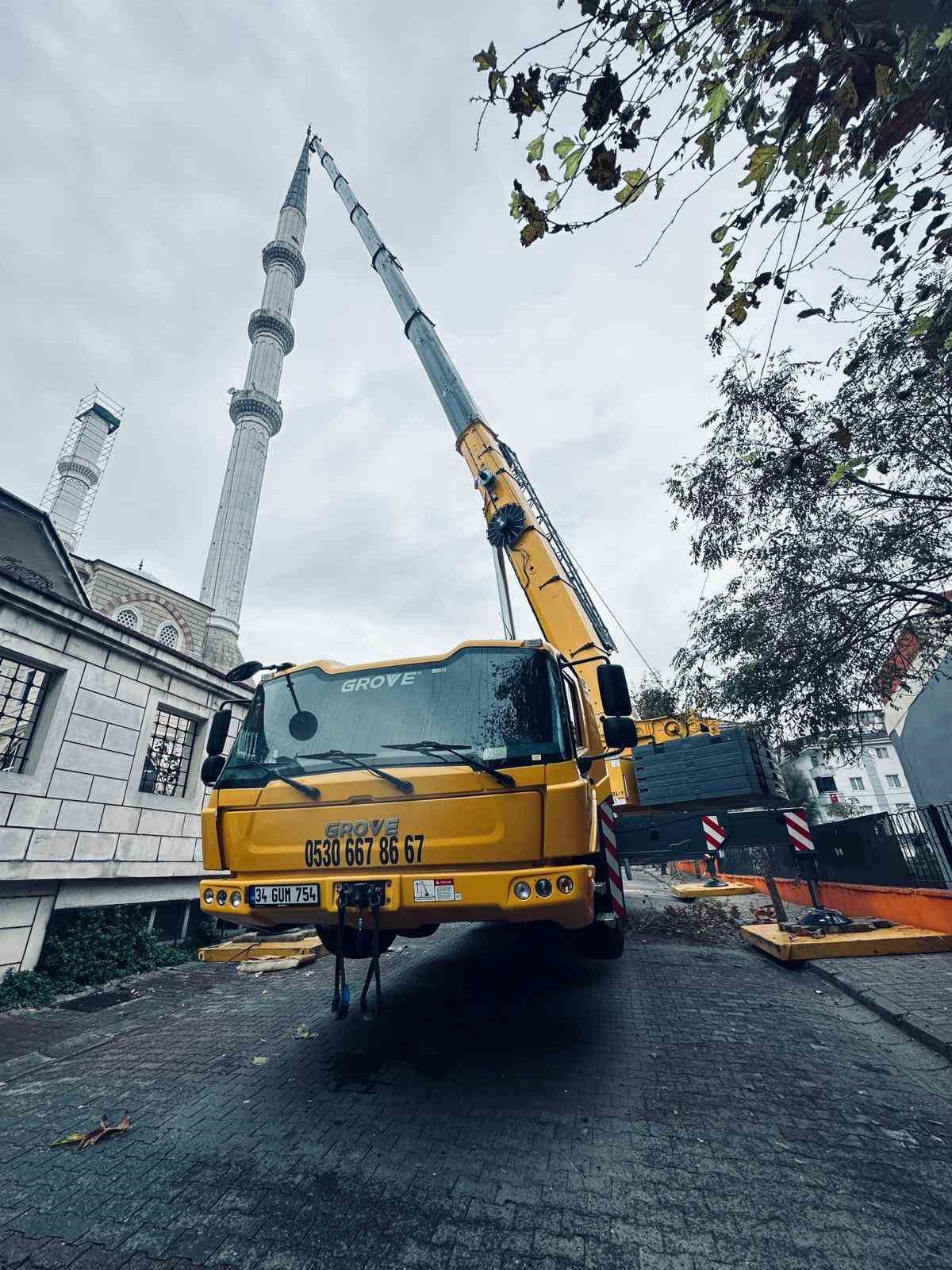 Bah&ccedil;elievler&rsquo;de bulunan bir caminin minareleri tedbir ama&ccedil;lı kısaltılıyor
