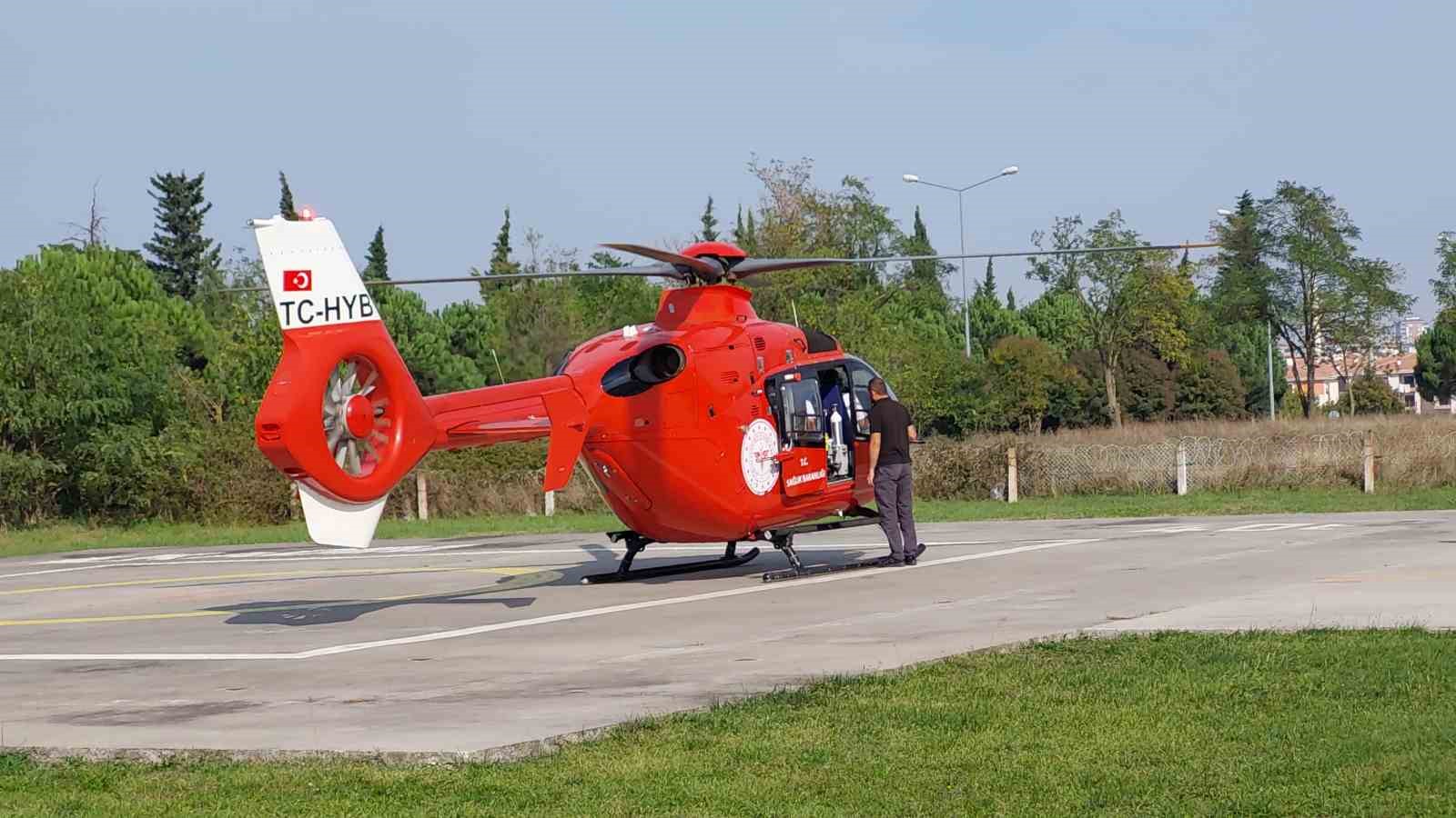 Ambulans helikopter yaşlı kadın için havalandı