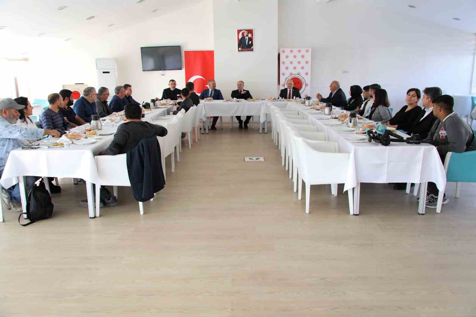 Bozok &Uuml;niversitesi Rekt&ouml;r&uuml; Prof. Dr. Yaşar, &ldquo;Doktor kadrosunu artırmak i&ccedil;in &ccedil;aba sarf ediyoruz&rdquo;
