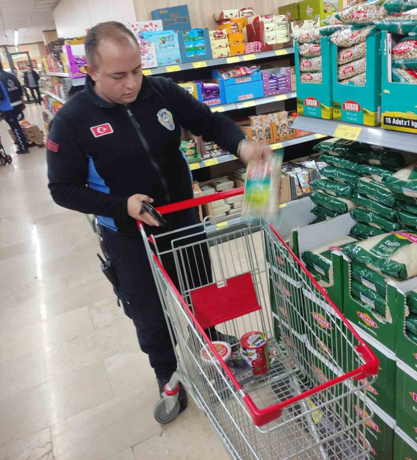 Altınova&rsquo;da marketlere denetim s&uuml;r&uuml;yor
