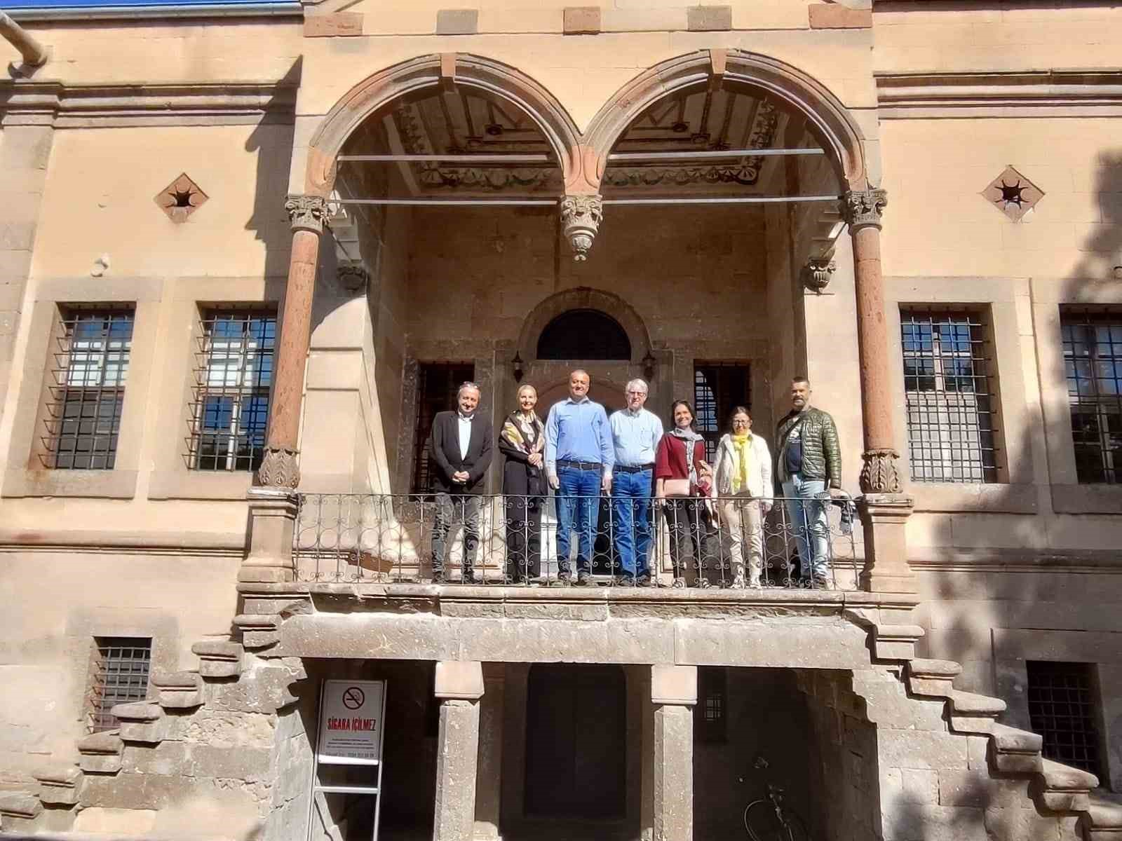 Dünya Diş Hekimleri Birliği Başkanı Yahya; Kapadokya Üniversitesini ziyaret etti