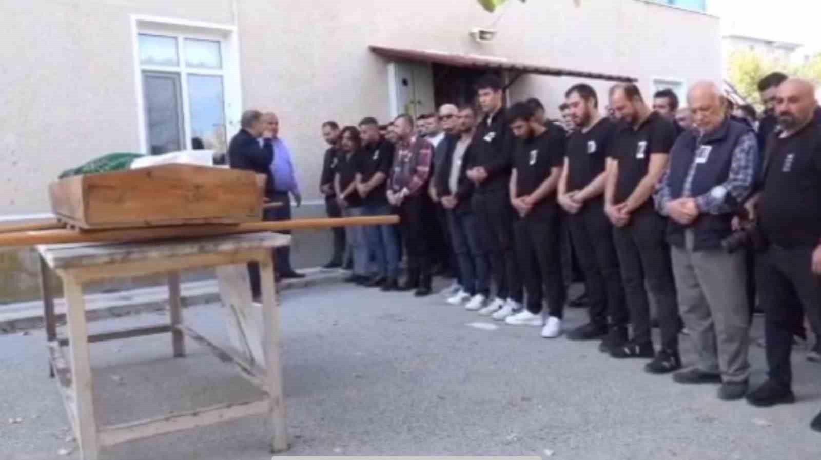 Pe&ccedil;enekli S&uuml;leyman son yolculuğuna uğurlandı
