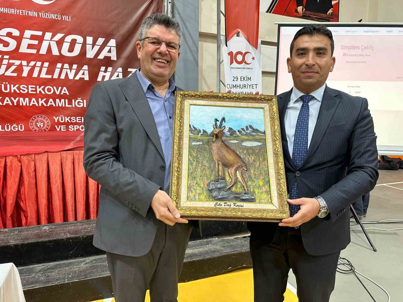 Eğitimci-Yazar Alişan Kapaklıkaya&rsquo;nın s&ouml;yleşisine yoğun ilgi
