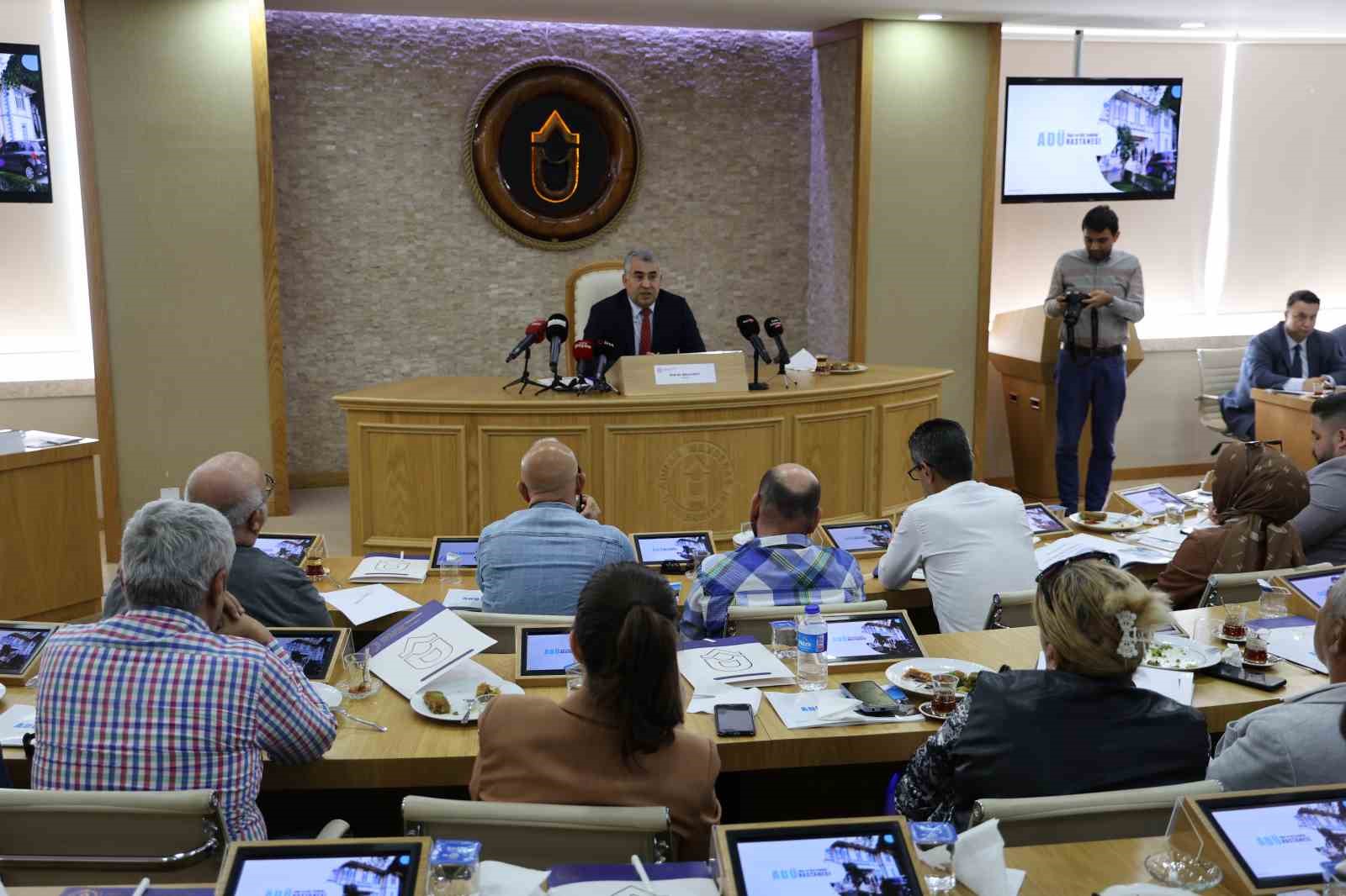 AD&Uuml; Rekt&ouml;r&uuml; Kent: &ldquo;Bı&ccedil;ak parası r&uuml;şvettir, su&ccedil;tur&rdquo;
