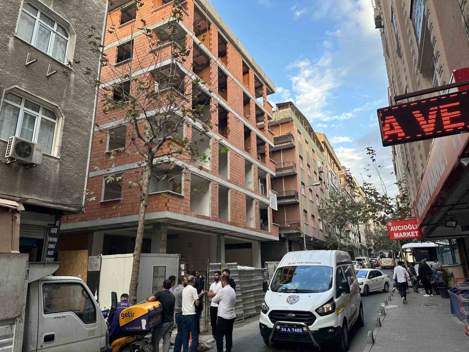 İnşaattan d&uuml;şen iş&ccedil;i hayatını kaybetti
