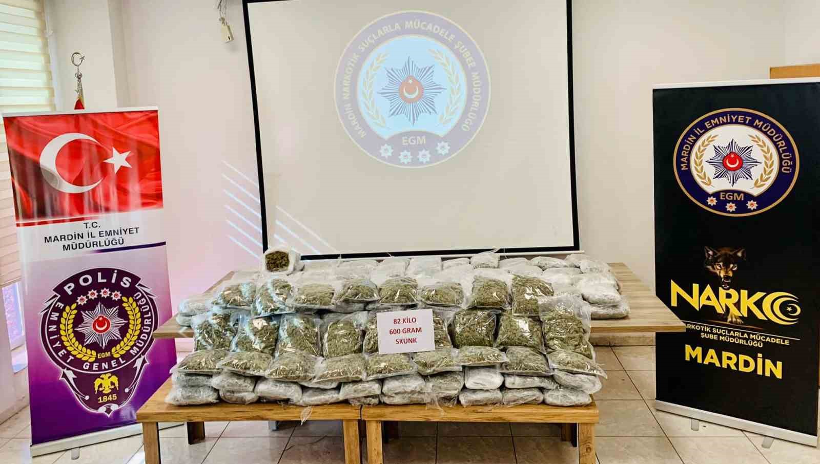 Mardin’de durdurulan araçtan 82 kilo uyuşturucu çıktı: 7 şüpheli tutuklandı