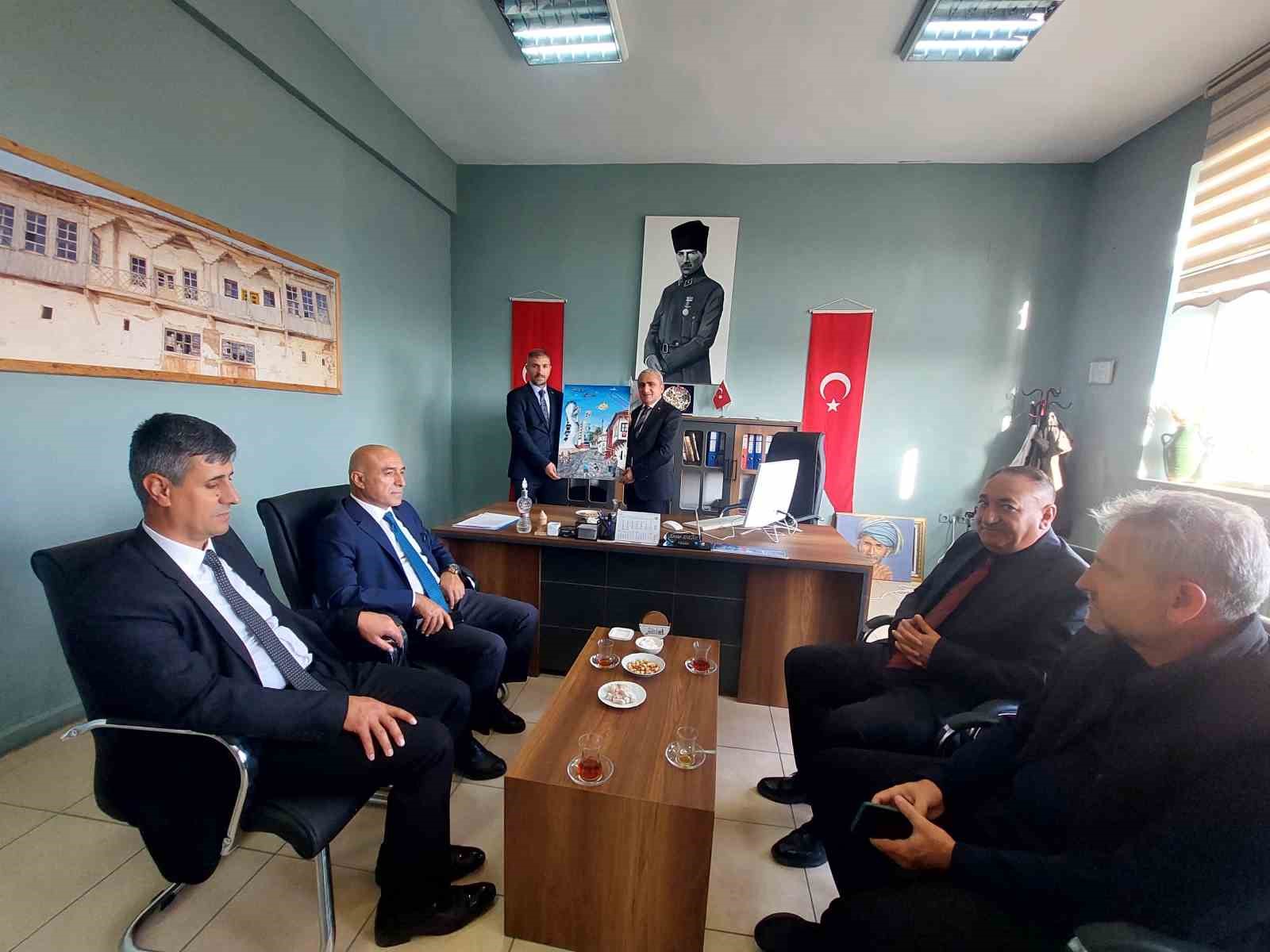 Ahlat&rsquo;ta milli eğitim m&uuml;d&uuml;rleri toplantısı yapıldı
