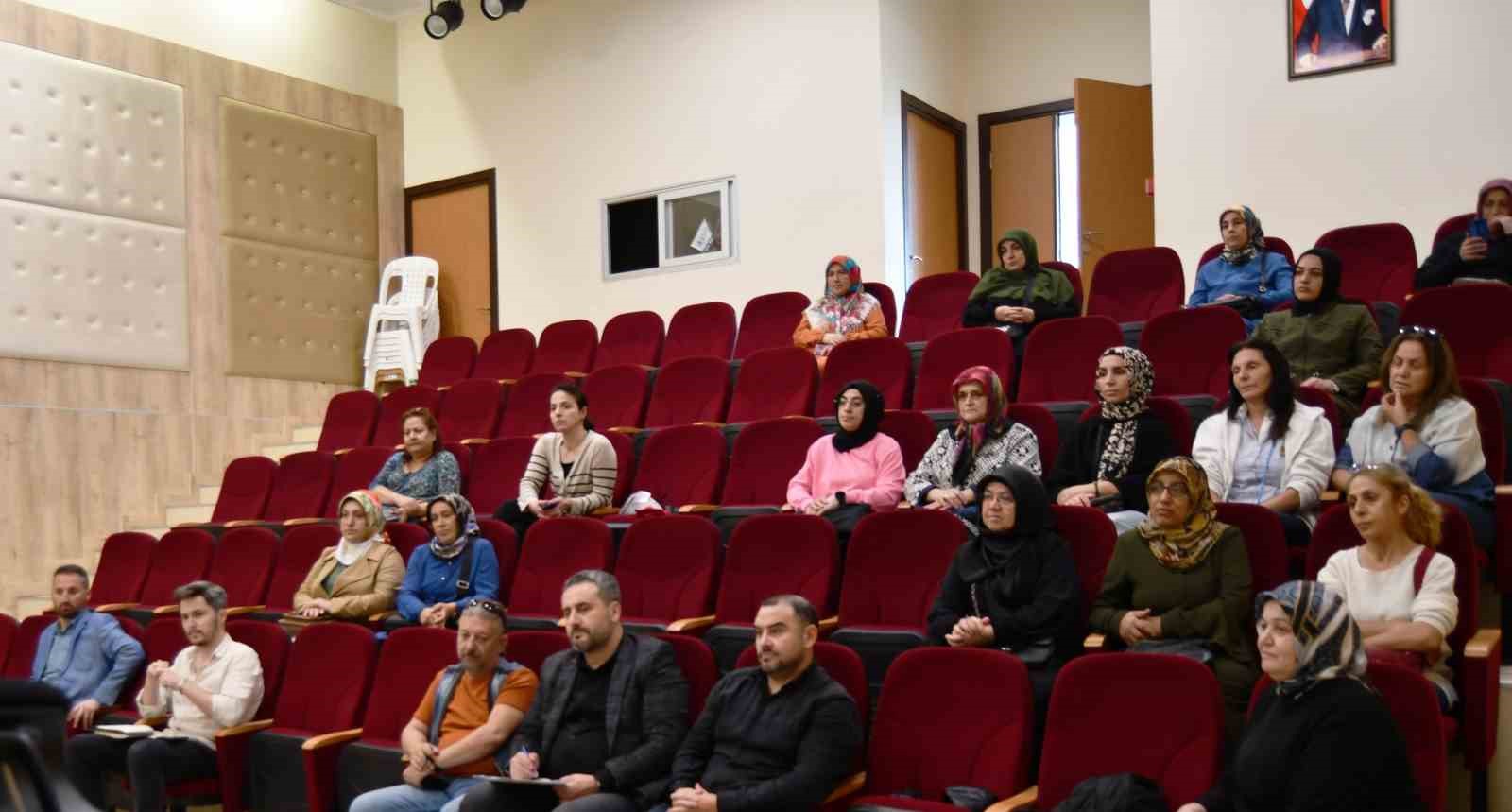 Altınovalı kadınların emekleri Altınova markasıyla b&uuml;y&uuml;yecek
