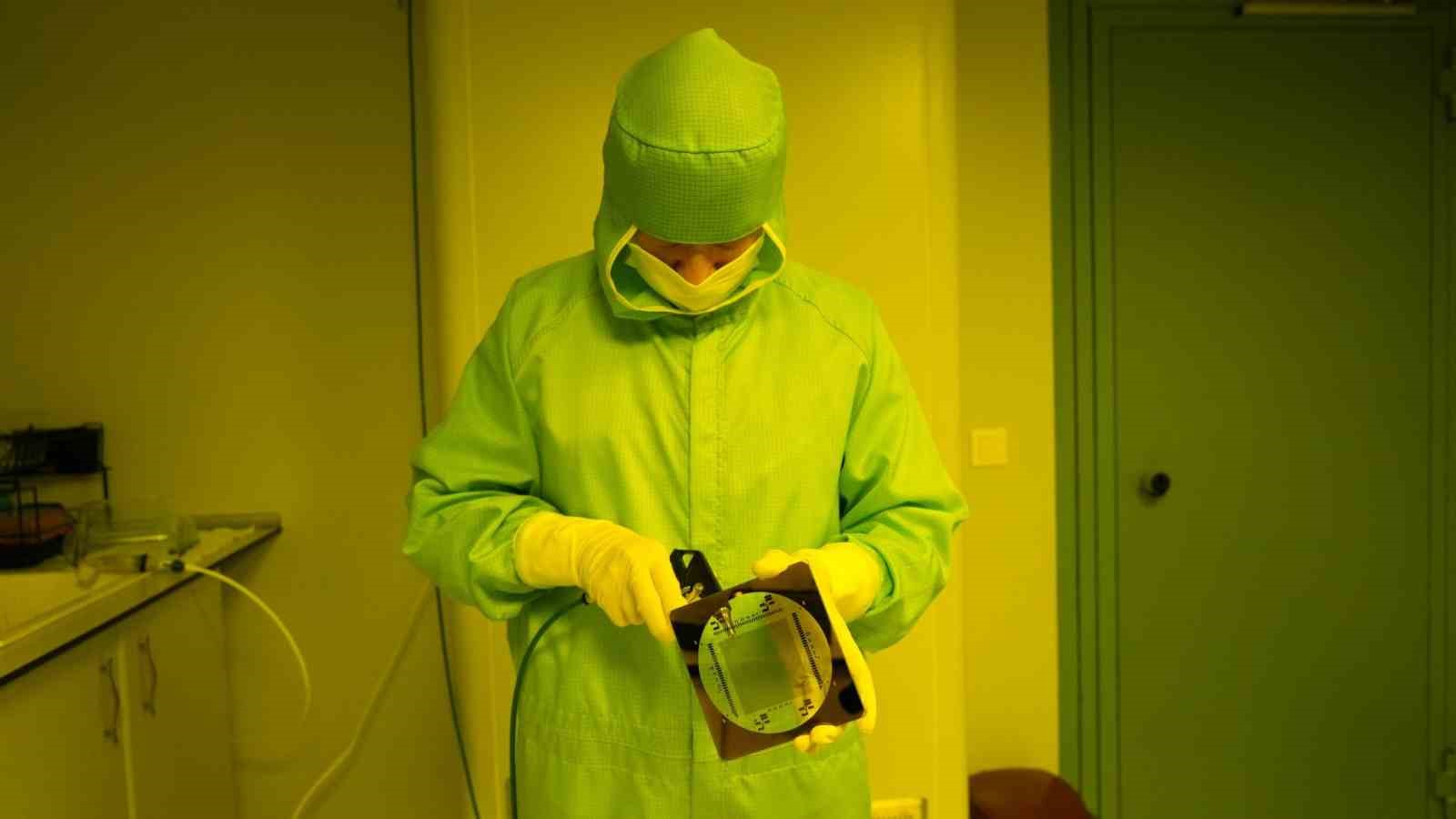 KB&Uuml;&rsquo;l&uuml; akademisyenlerden savunma sanayisi ve askeri alanlara &ouml;zel y&uuml;ksek &ccedil;&ouml;z&uuml;n&uuml;rl&uuml;kl&uuml; milli ekran hamlesi
