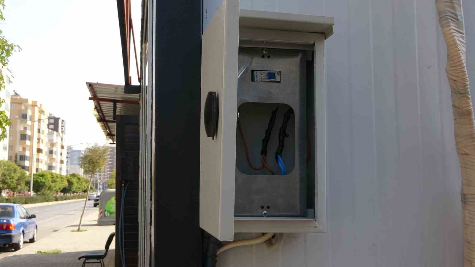 Konteynerdeki esnafın elektriğinin kesildiği iddiası