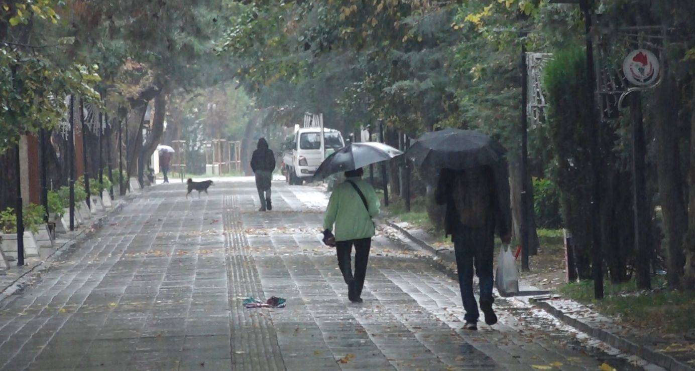 Meteoroloji uyarmıştı, Kırklareli&rsquo;nde sağanak etkili oluyor
