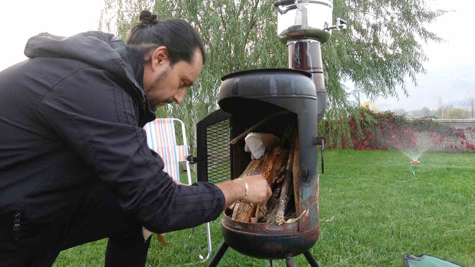 Atık tanklardan yaptığı sobalar depremzedeleri ısıttı