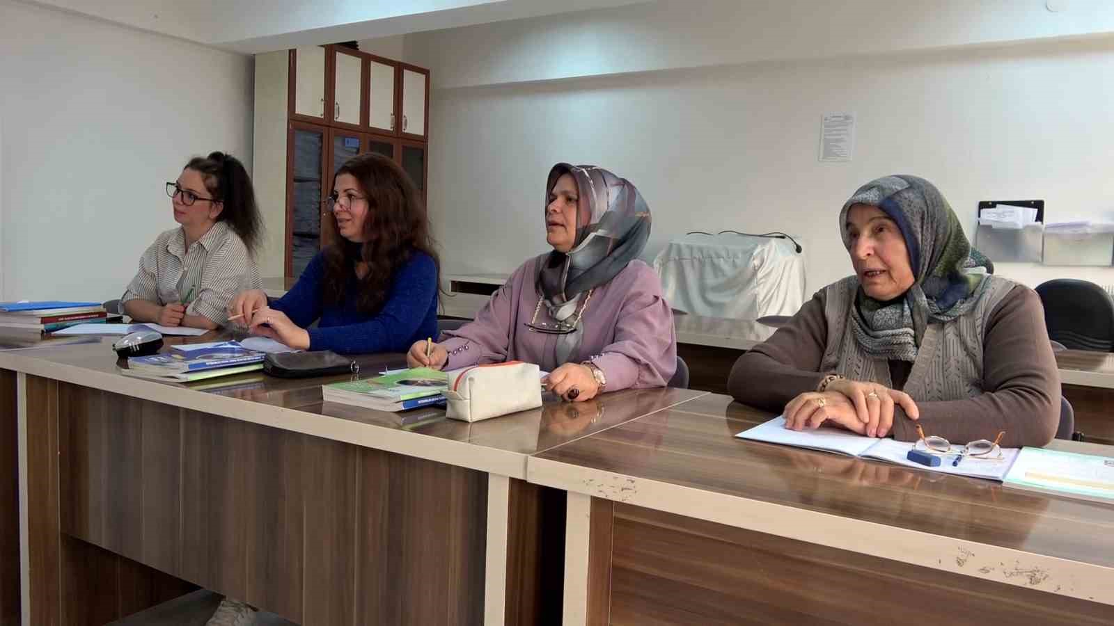 Okuma yazma kursu kadınlara umut oldu
