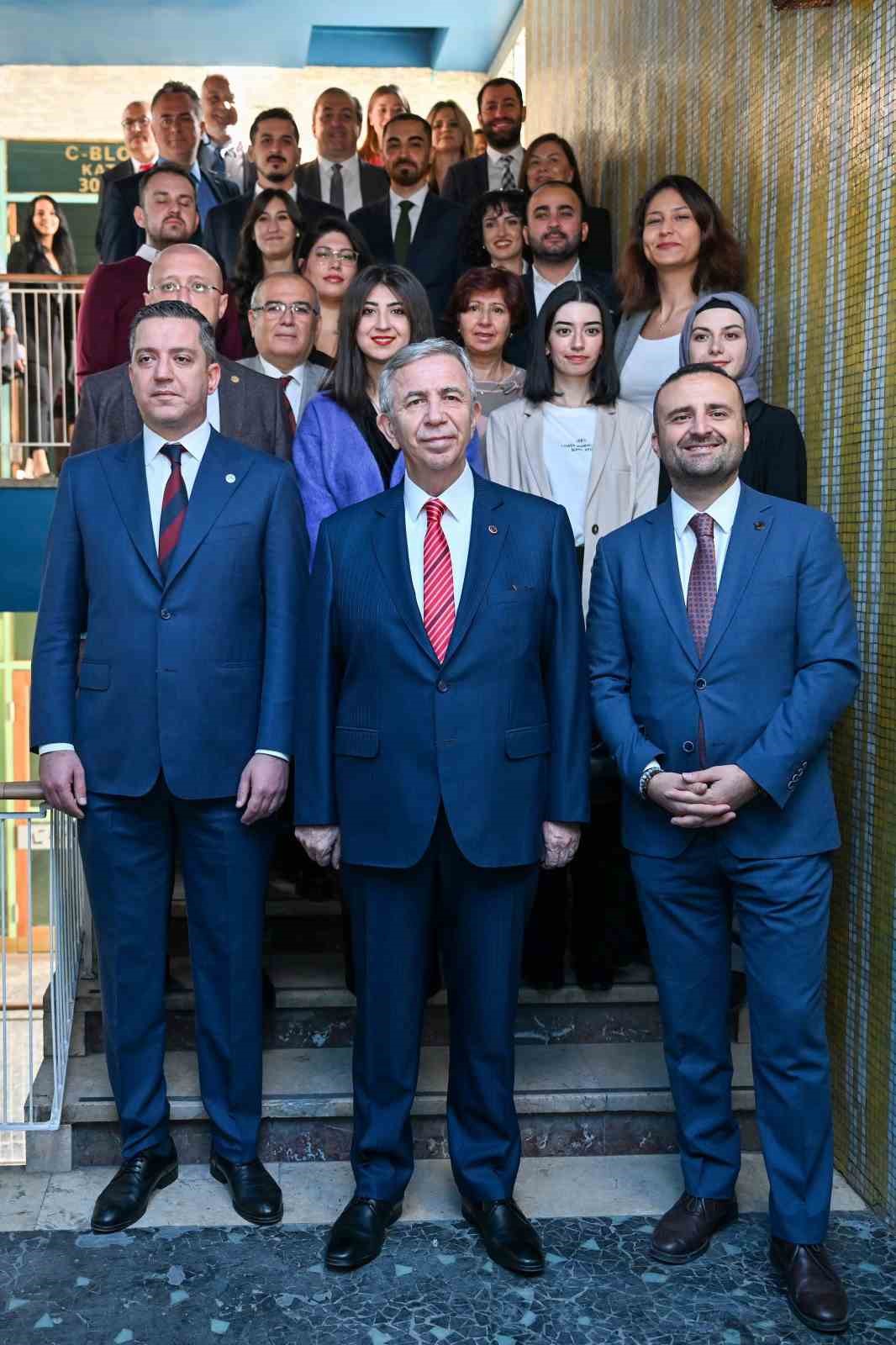 &ldquo;İlk B&uuml;rom Projesi"nde 60 avukata ofisleri teslim edildi
