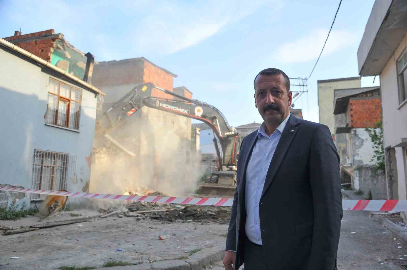 Samsun'da metruk binalar yıkılıyor