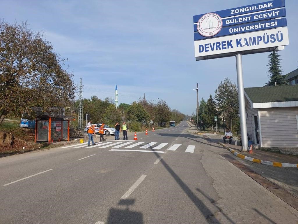 Devrek’te güvenli geçiş yolları boyandı