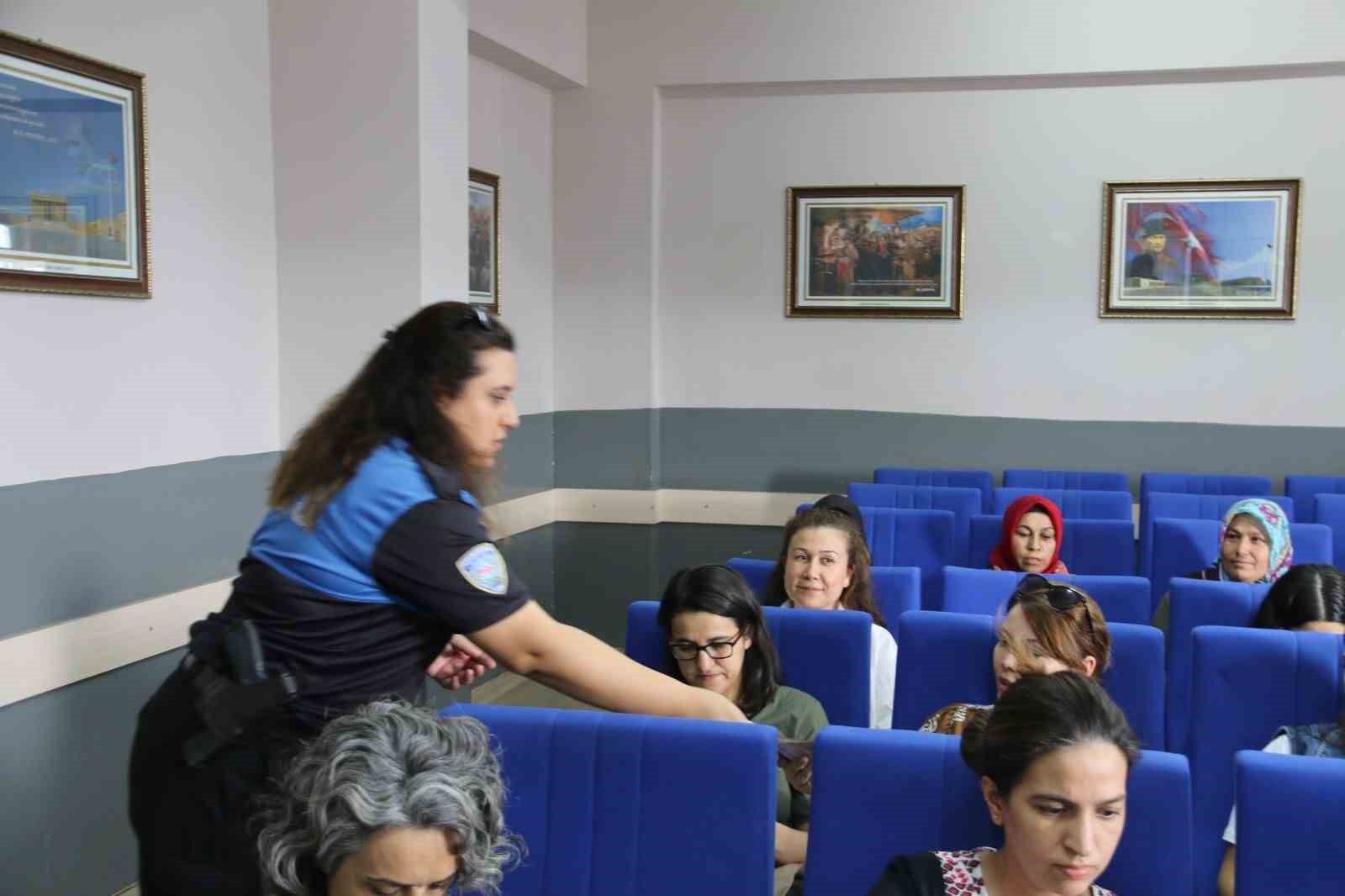 Fatih Anadolu Lisesinde uyuşturucuyla mücadele semineri düzenlendi
