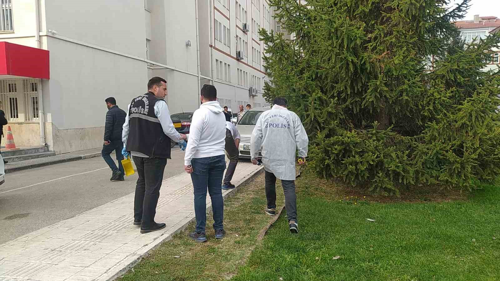 Husumetlilerinin silahlı saldırısından kurtuldu