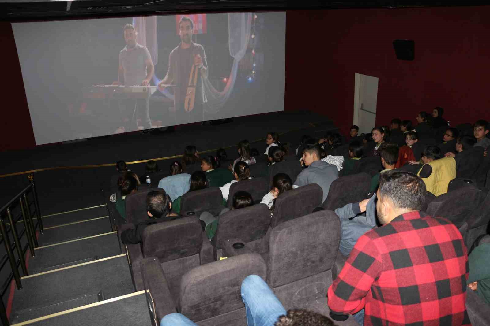 Şırnak&rsquo;ta 5 bin &ouml;ğrenci sinemayla buluşacak
