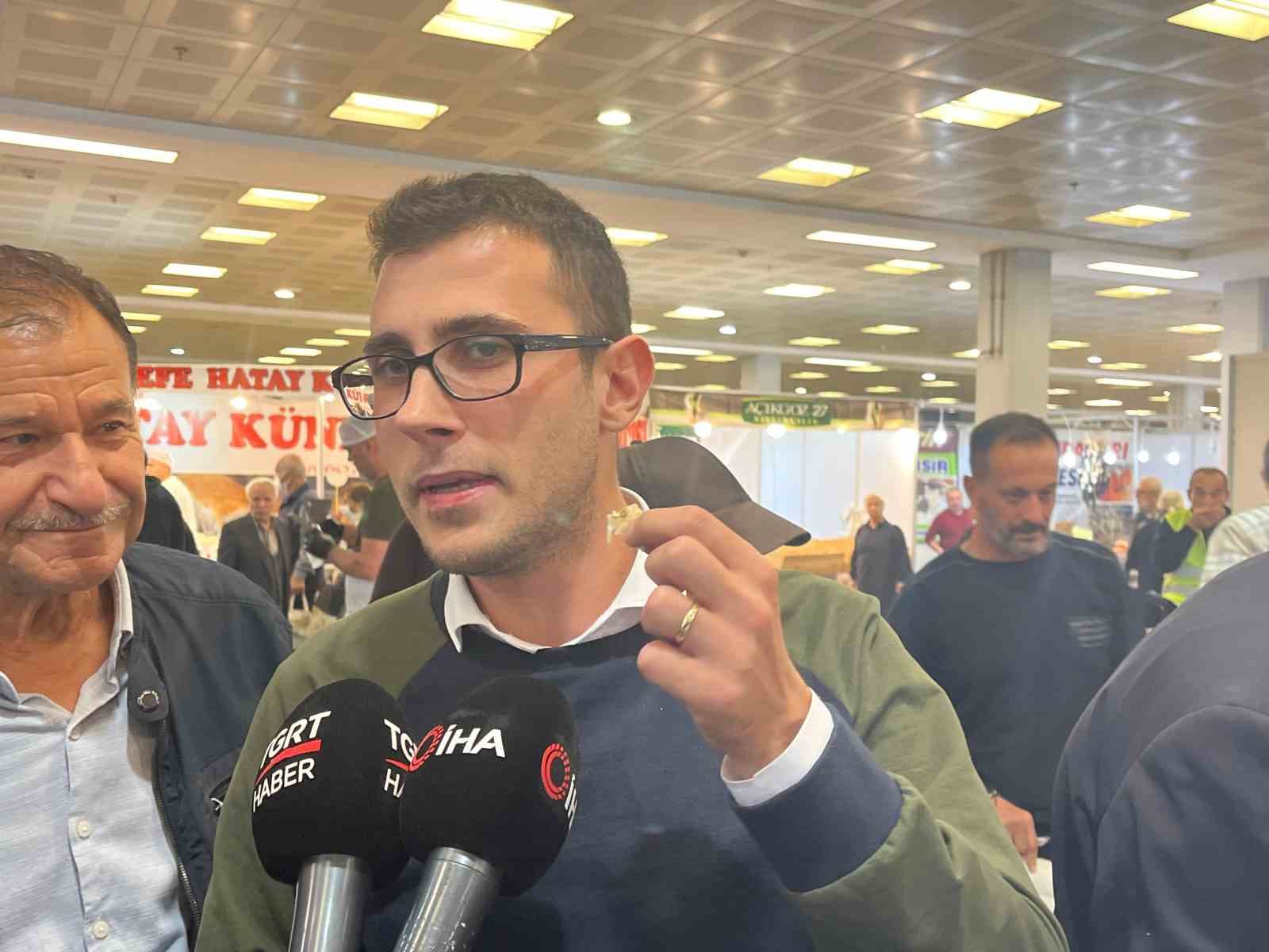 Hatay Günleri’nde künefe yeme yarışması renkli görüntüler oluşturdu