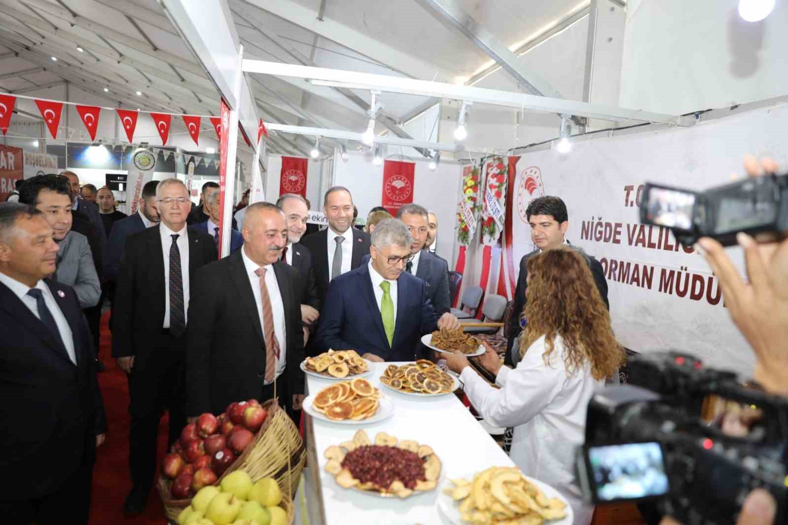 Niğde Uluslararası Elma Fuarı kapılarını a&ccedil;tı
