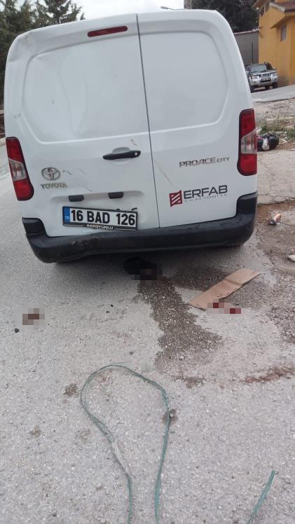 Burdur&rsquo;da motosikleti ile yol kenarındaki kamyonete &ccedil;arpan s&uuml;r&uuml;c&uuml; yaralandı
