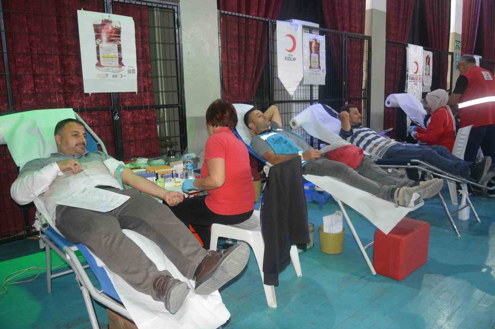 &Ouml;ğrencilerden anlamlı kan bağışı etkinliği
