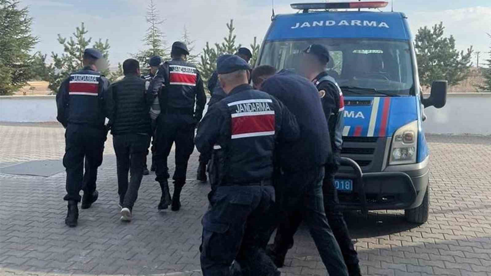 Jandarmadan aranan şahıslara yönelik operasyon: 3’ü tutuklandı, 2’si gözaltında