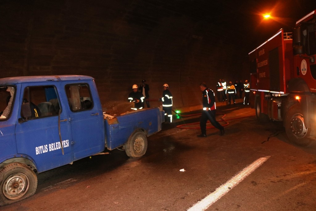 Bin 950 metrelik t&uuml;nelde trafik kazası tatbikatı
