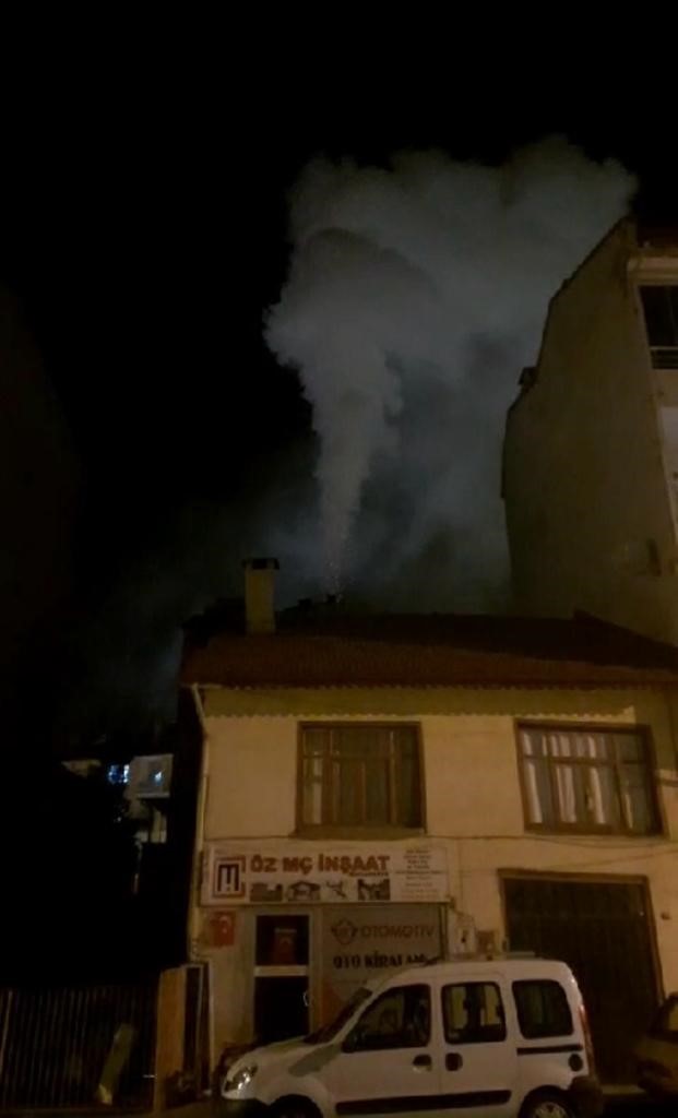 Pide salonunun bacasında yangını çıktı