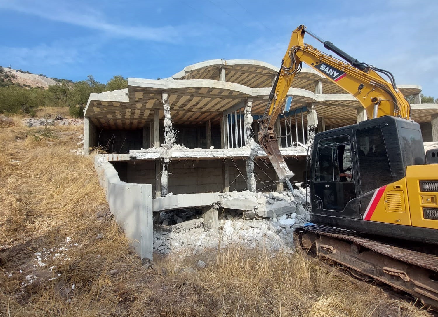 &Ccedil;anakkale&rsquo;de ka&ccedil;ak yapılar yıkılıyor
