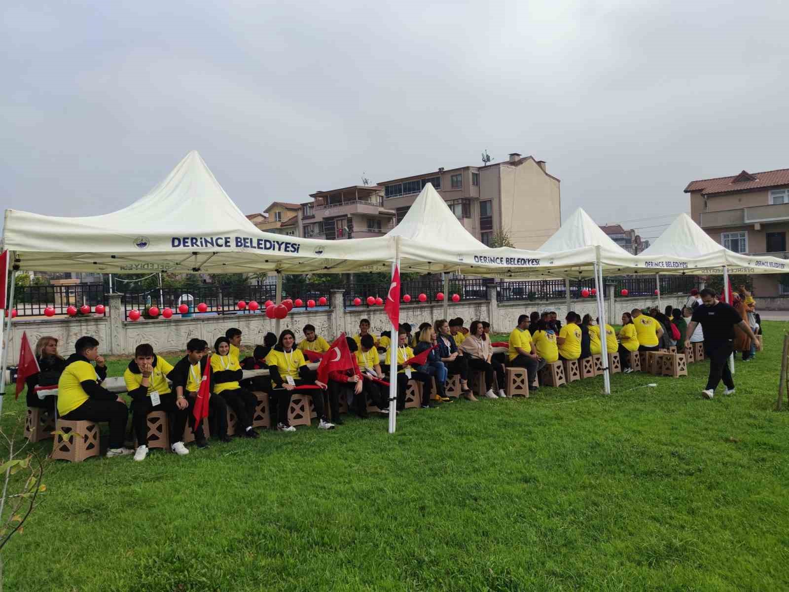 Derince&rsquo;de fidanlar toprakla buluştu
