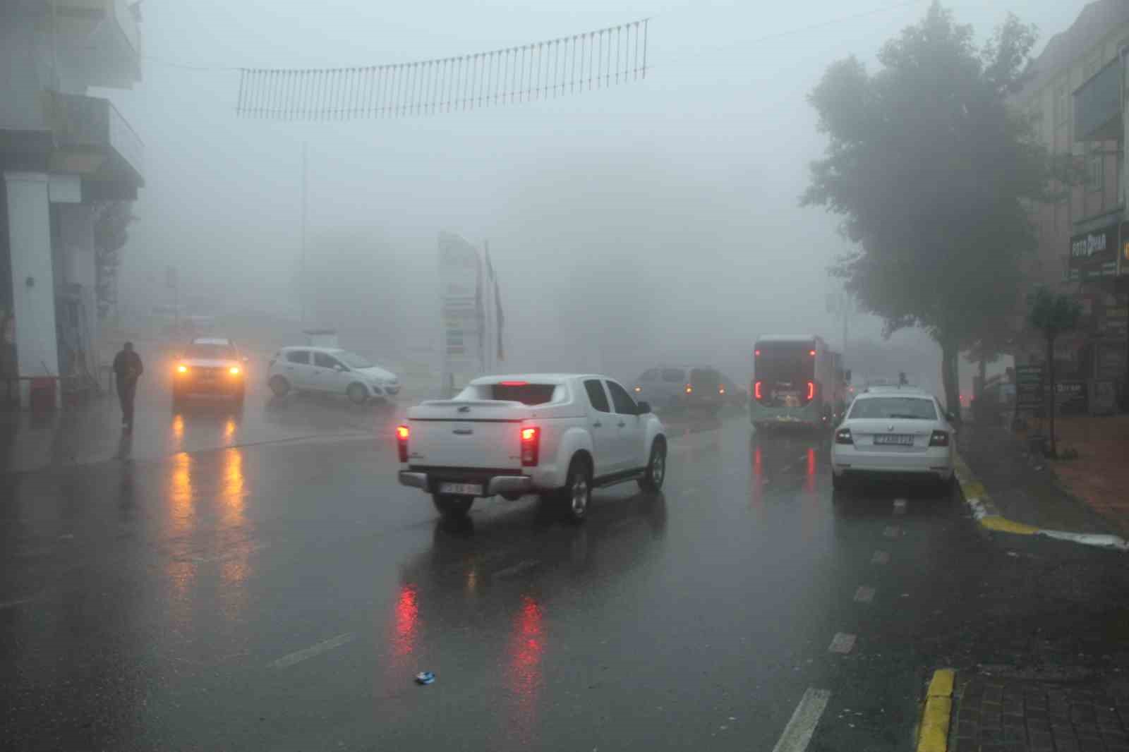 Şırnak&rsquo;ta sis trafiği olumsuz etkiledi
