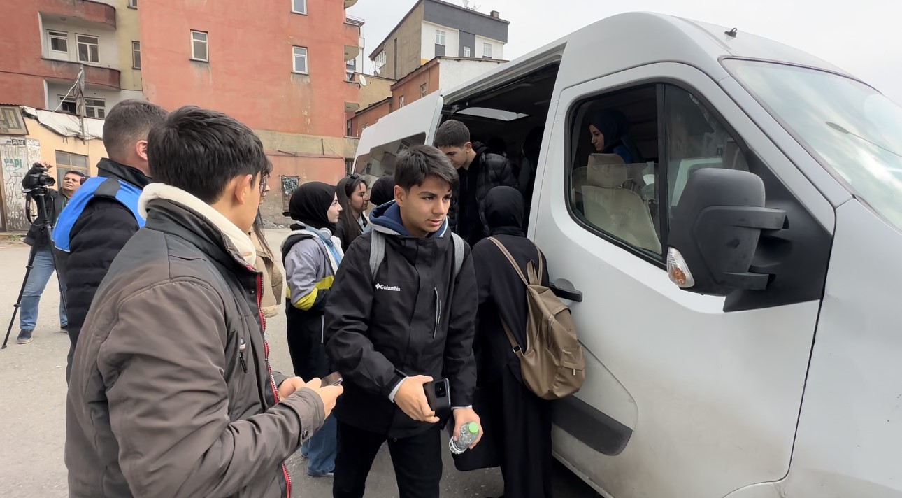 Y&uuml;ksekovalı 40 &ouml;ğrenci Ankara gezisine g&ouml;nderildi
