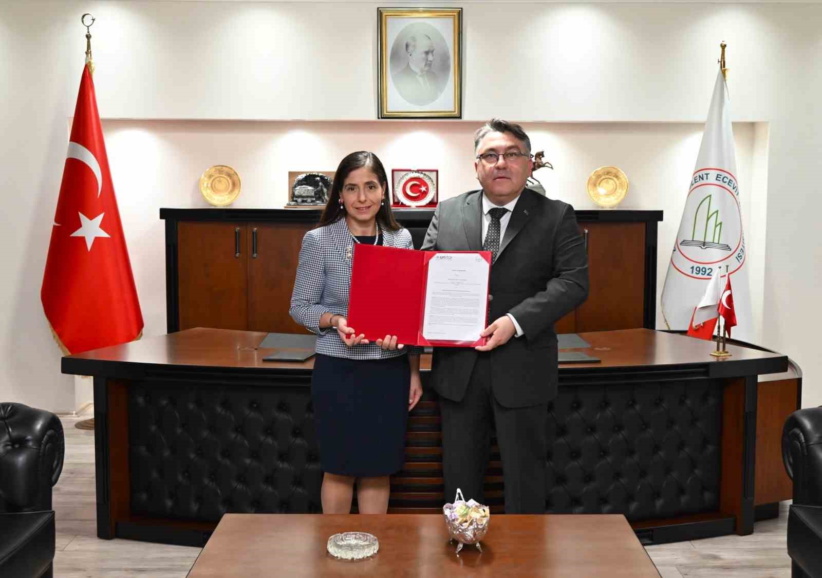 Prof. Dr. G&uuml;ldeniz Karadeniz &Ccedil;akmak&rsquo;tan Rekt&ouml;r &Ouml;z&ouml;l&ccedil;er&rsquo;e ziyaret
