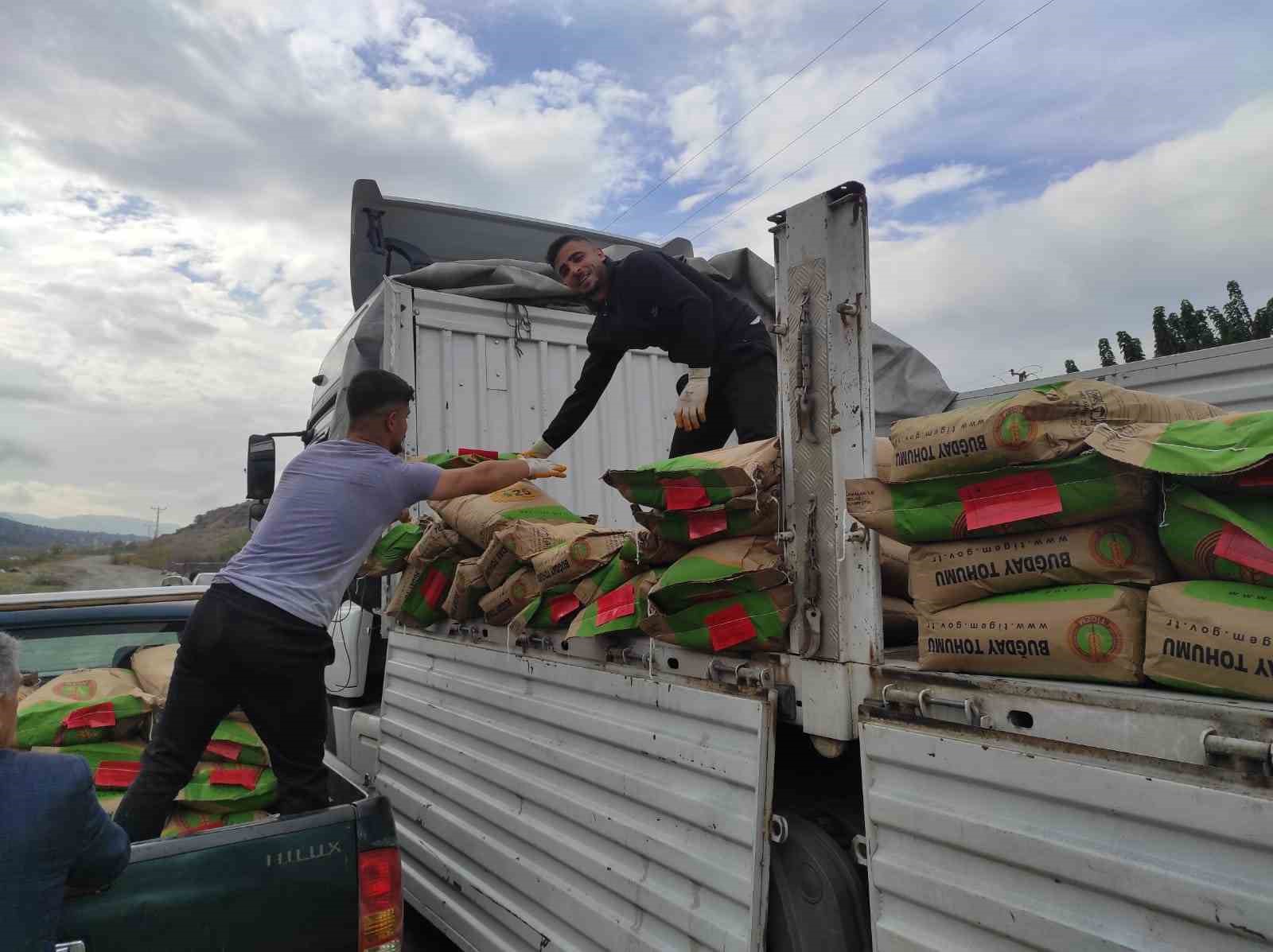 Sason’da 140 çiftçiye tohumluk buğday dağıtıldı