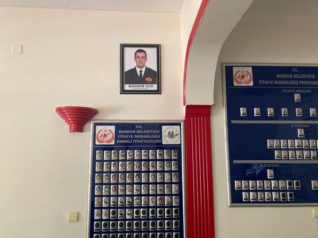 Trafik kazasında hayatını kaybeden itfaiye eri anısına dua edilip yemek dağıtıldı
