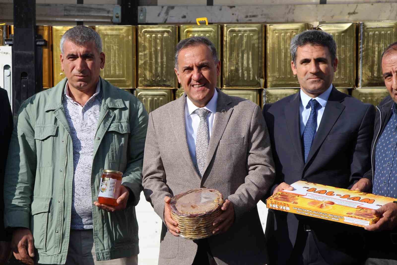 Bing&ouml;ll&uuml; &uuml;reticilerden alınan ballar, Tarım Kredi Kooperatifi marketlerine g&ouml;nderildi
