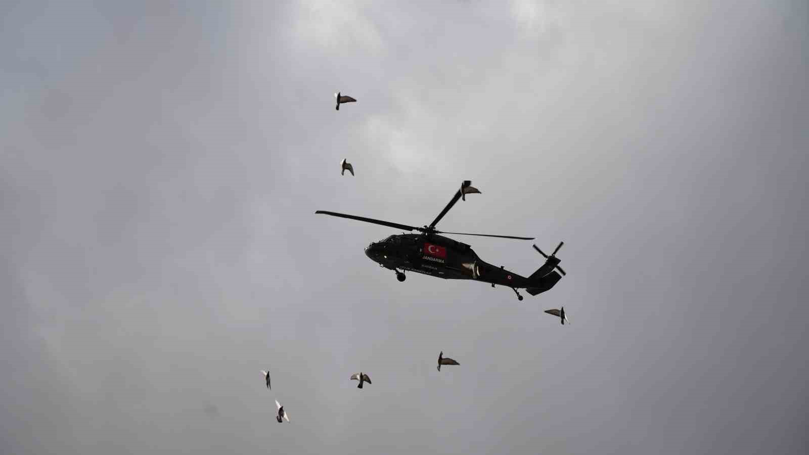 Jandarma &Ccedil;elik Kanatlar ve Mehteran Takımı Kırıkkale&rsquo;de g&ouml;steri sundu
