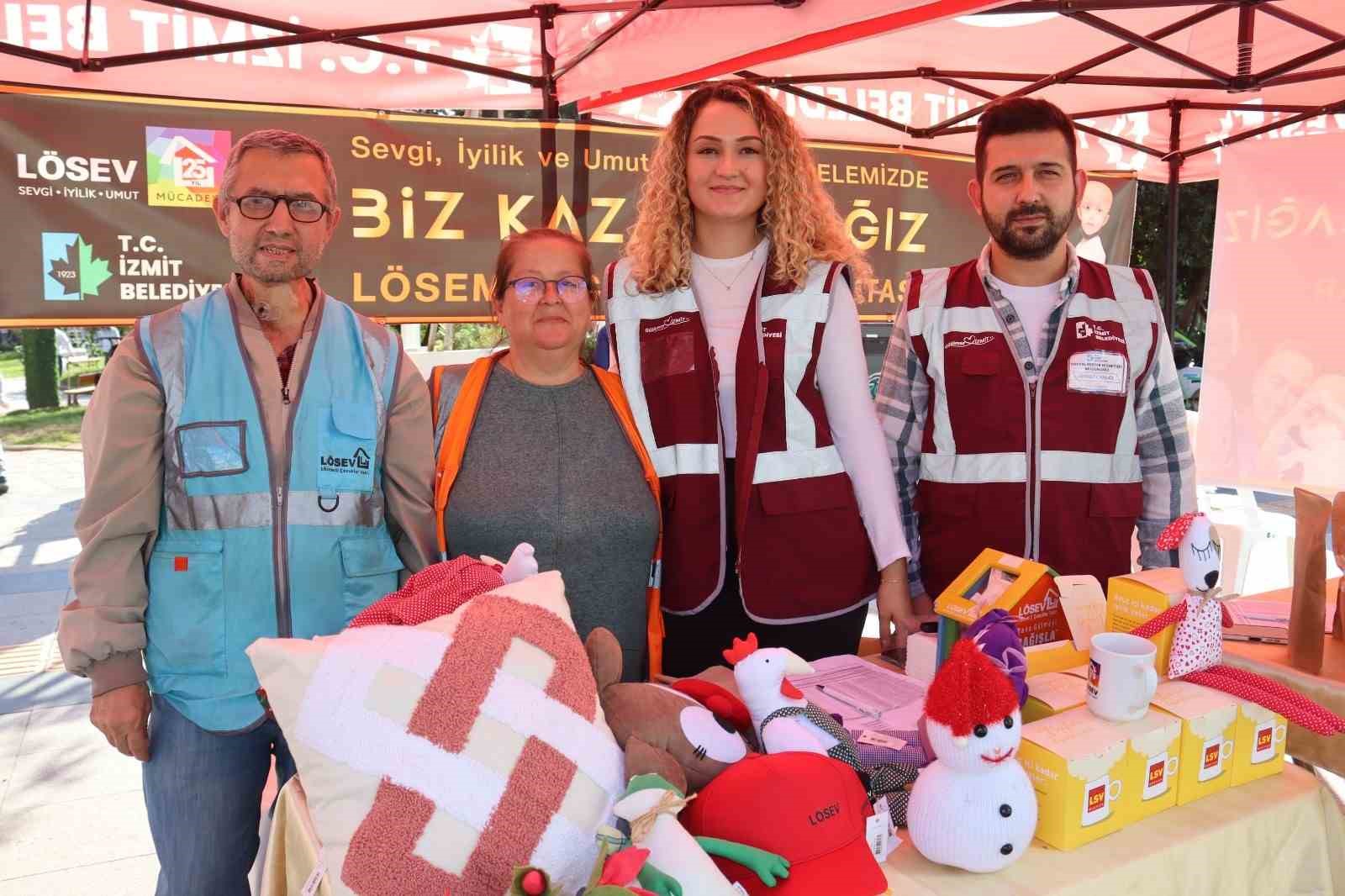 Lösemili çocuklar için bağış standı açıldı