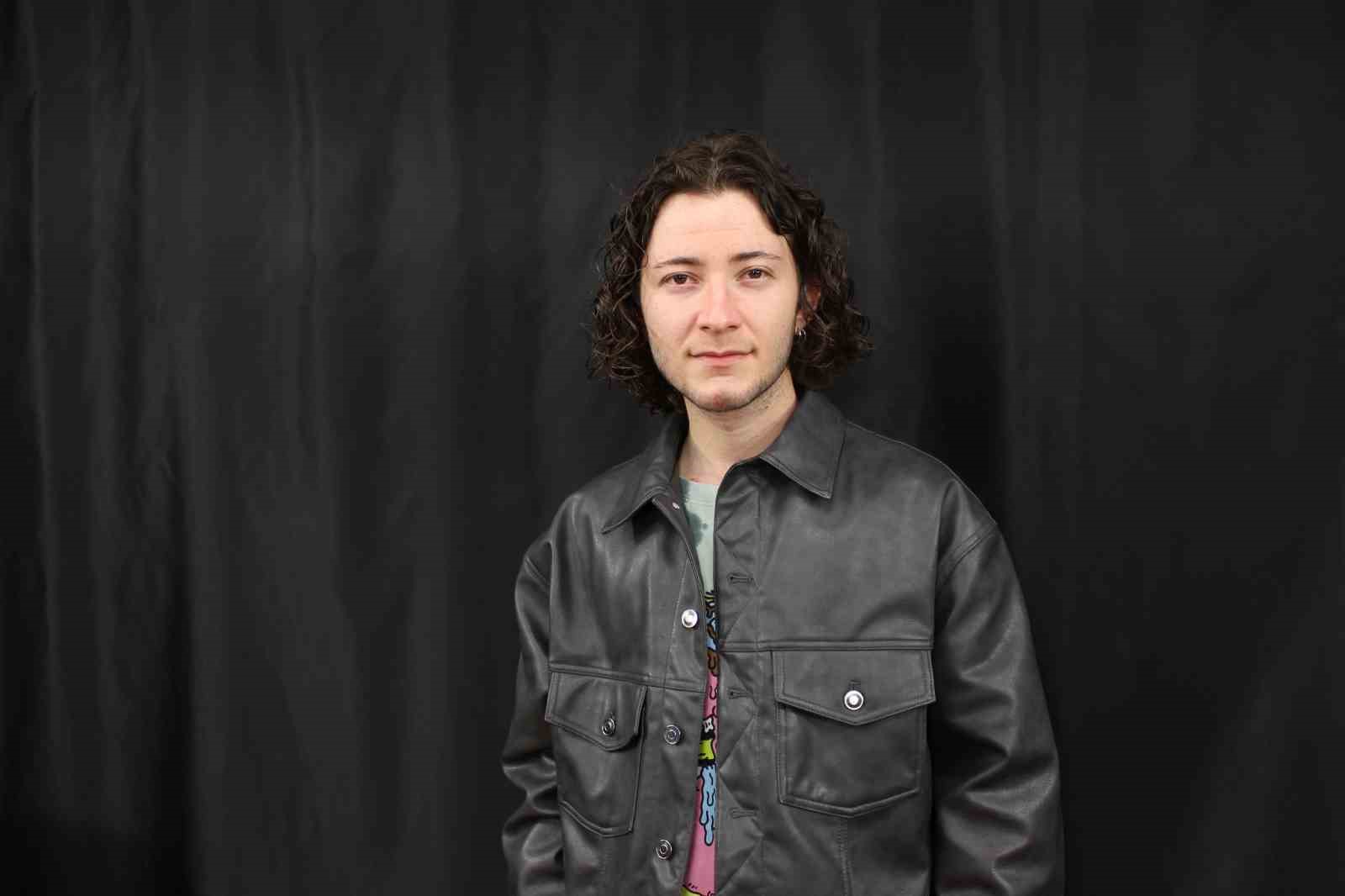 Otobüste Avatar kostümüyle İzmir Marşı söyledi: "Amacım dalga geçmek değildi"