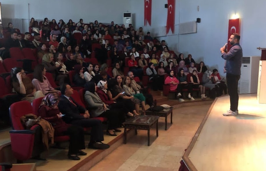 Erzincan&rsquo;da narkotik polisleri vatandaşları bilgilendirdi
