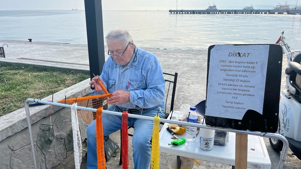 Sinop’ta 61 yıldır kalkan ağı ipinden pazar çantası yapıyor