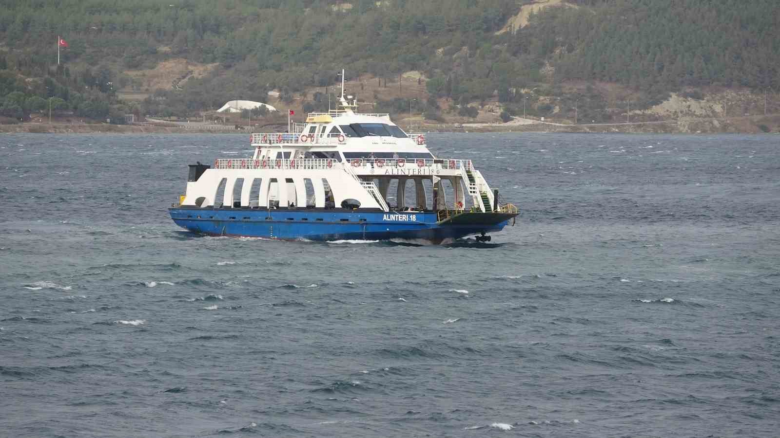Bozcaada ve Gökçeada’ya feribot seferlerine fırtına engeli