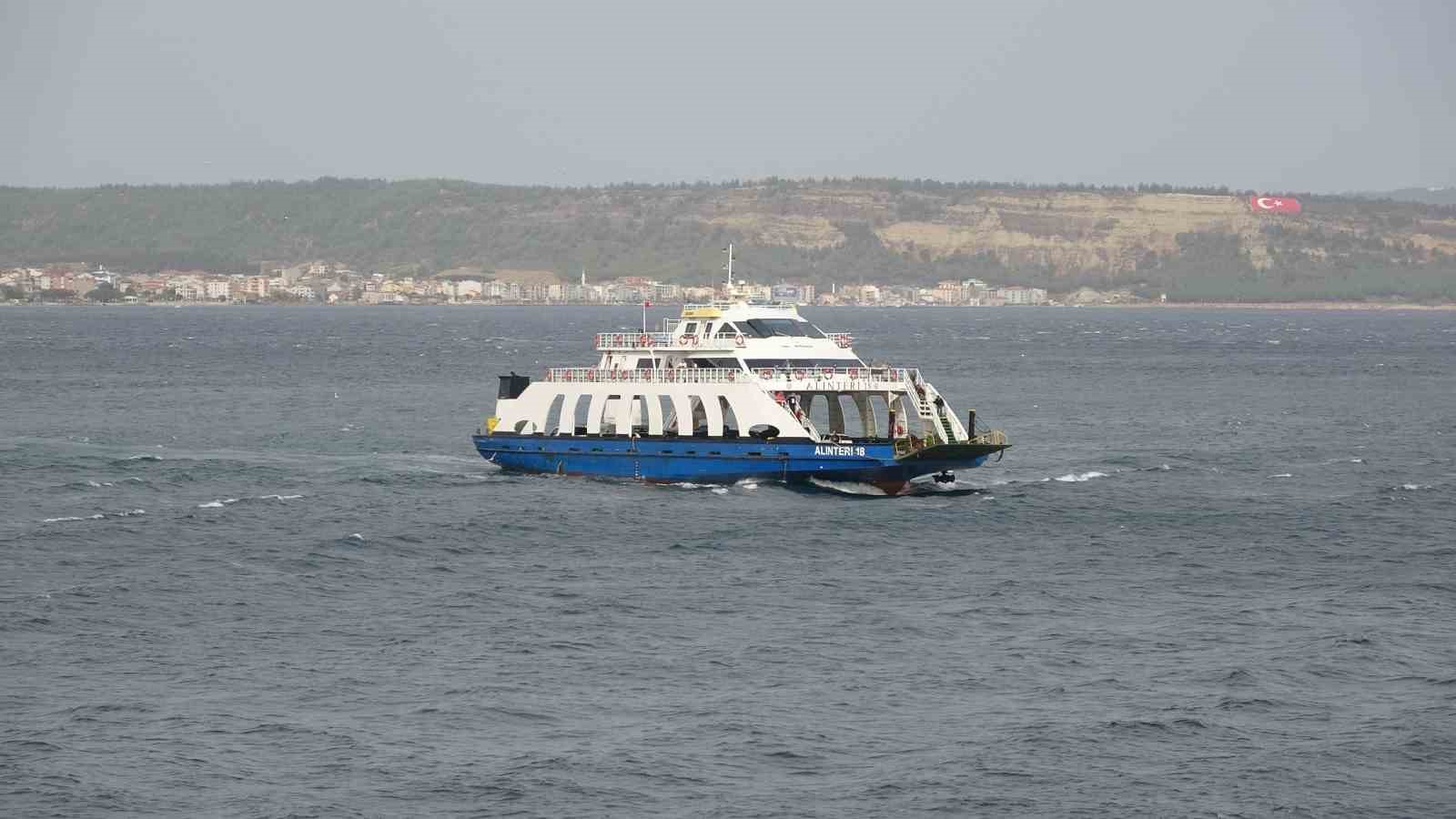 Bozcaada ve G&ouml;k&ccedil;eada&rsquo;ya feribot seferlerine fırtına engeli
