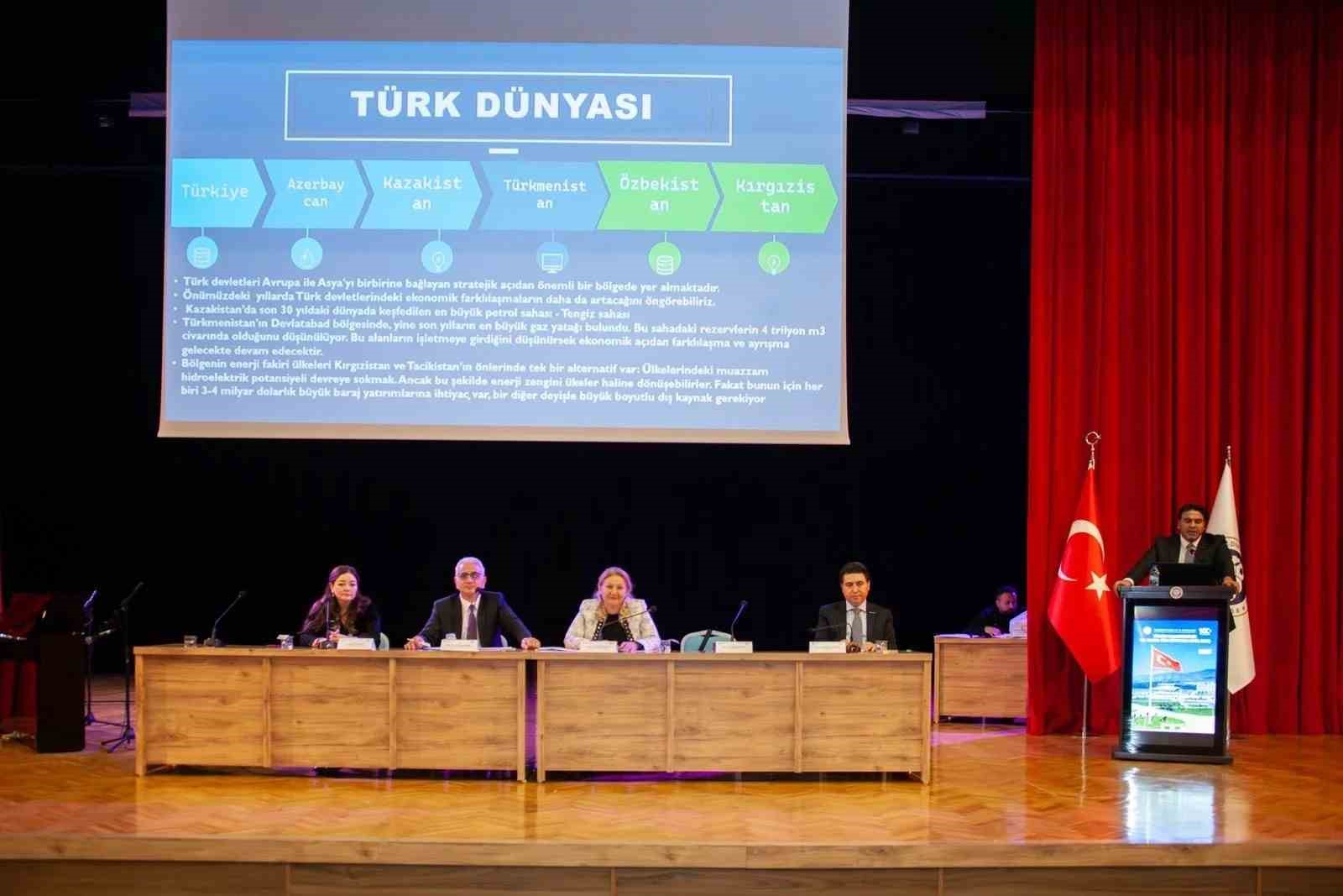 EBY&Uuml;&rsquo;de &ldquo;T&uuml;rkiye Cumhuriyeti&rsquo;nin 100. Yılında T&uuml;rk D&uuml;nyasına Genel Bakış&rdquo; paneli d&uuml;zenlendi
