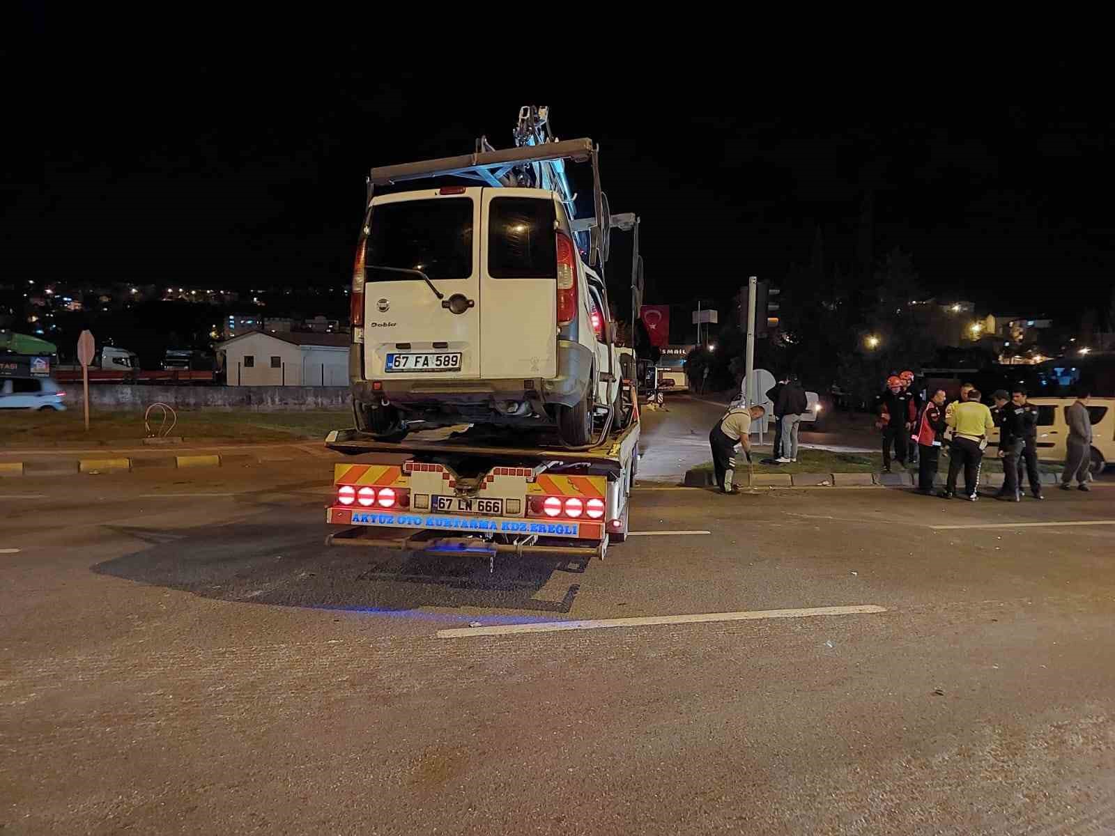 Tır ile ticari ara&ccedil; &ccedil;arpıştı: 1 yaralı
