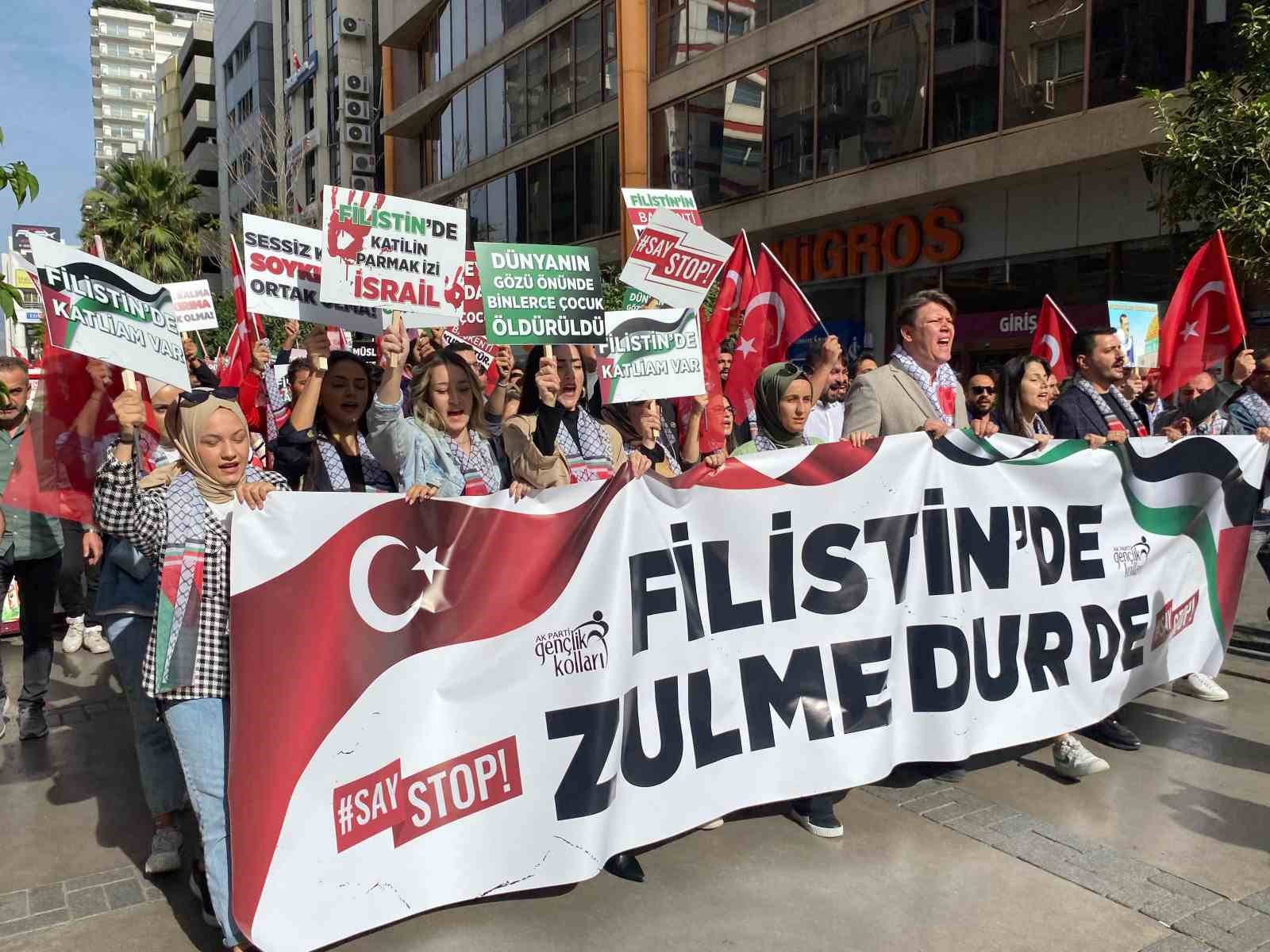 İzmir’de AK Partili gençler, Gazze için yürüdü
