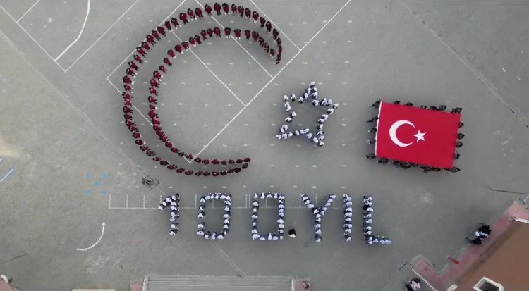 Çankırı’da öğrencilerin 100. yıl koreografisi dron ile görüntülendi